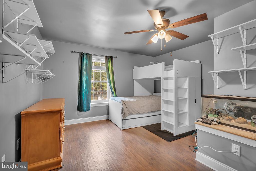 9 AVON COURT