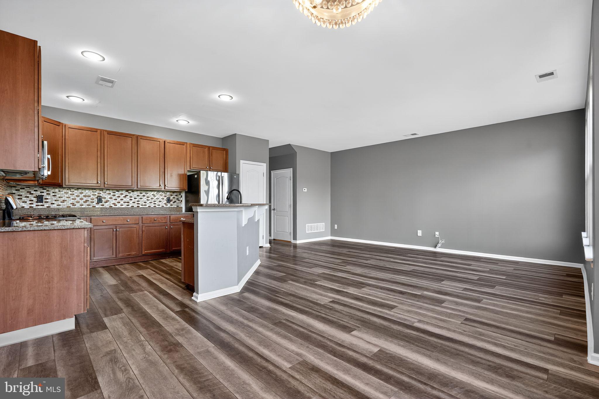 96 EAGLEVIEW TERRACE