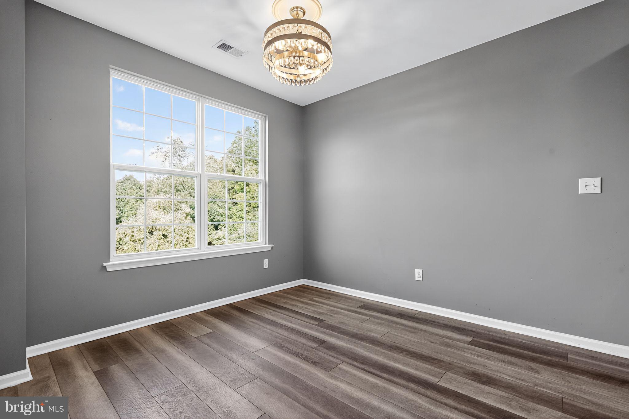 96 EAGLEVIEW TERRACE