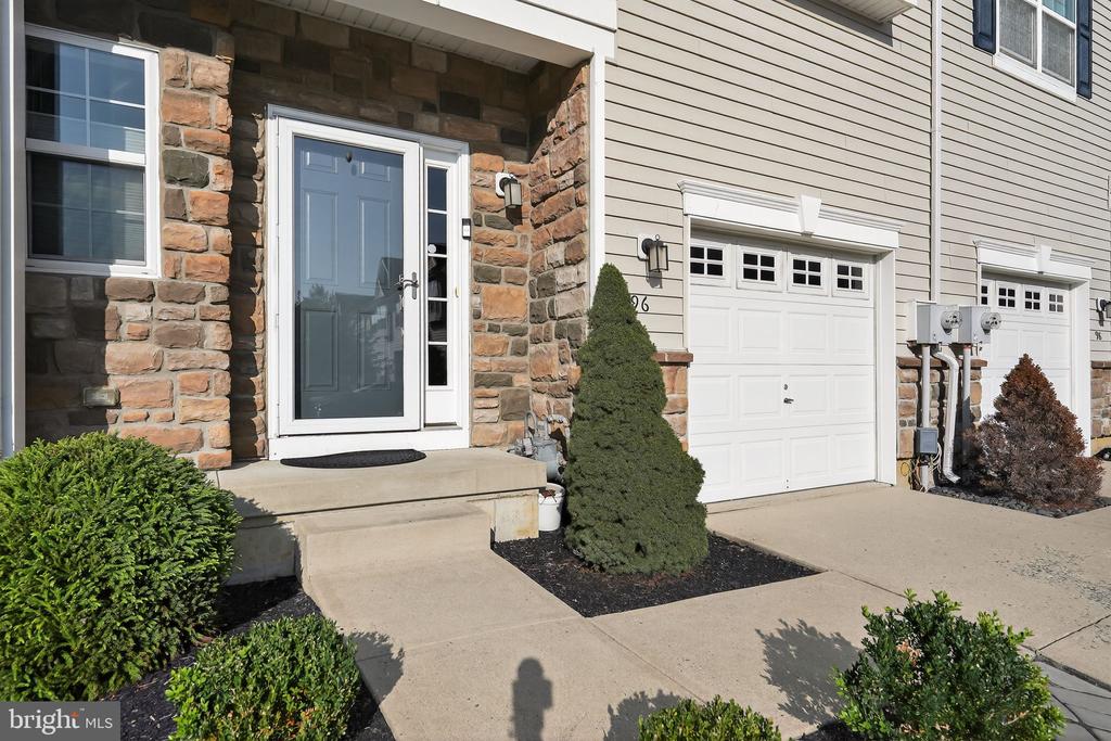 96 EAGLEVIEW TERRACE