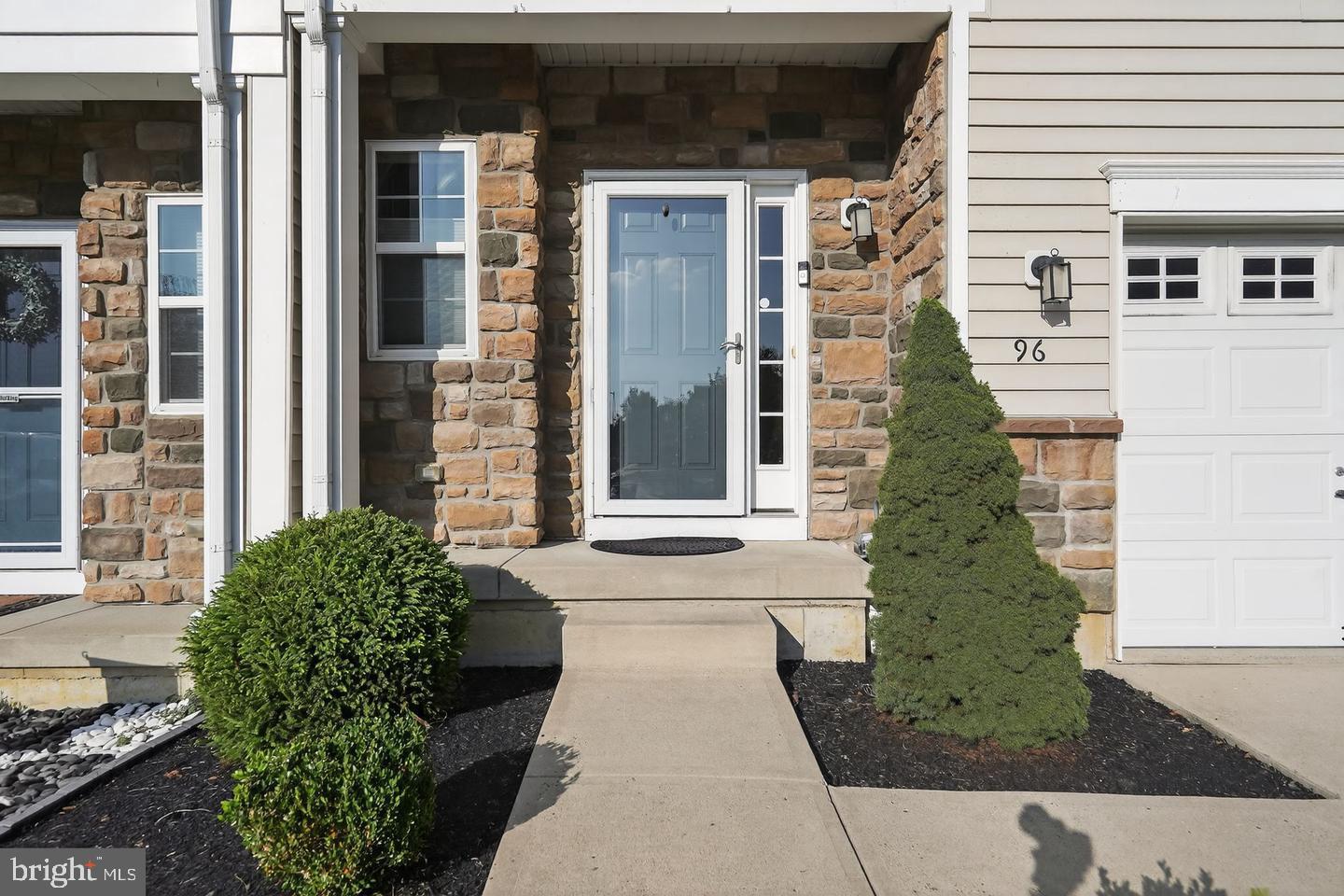 96 EAGLEVIEW TERRACE