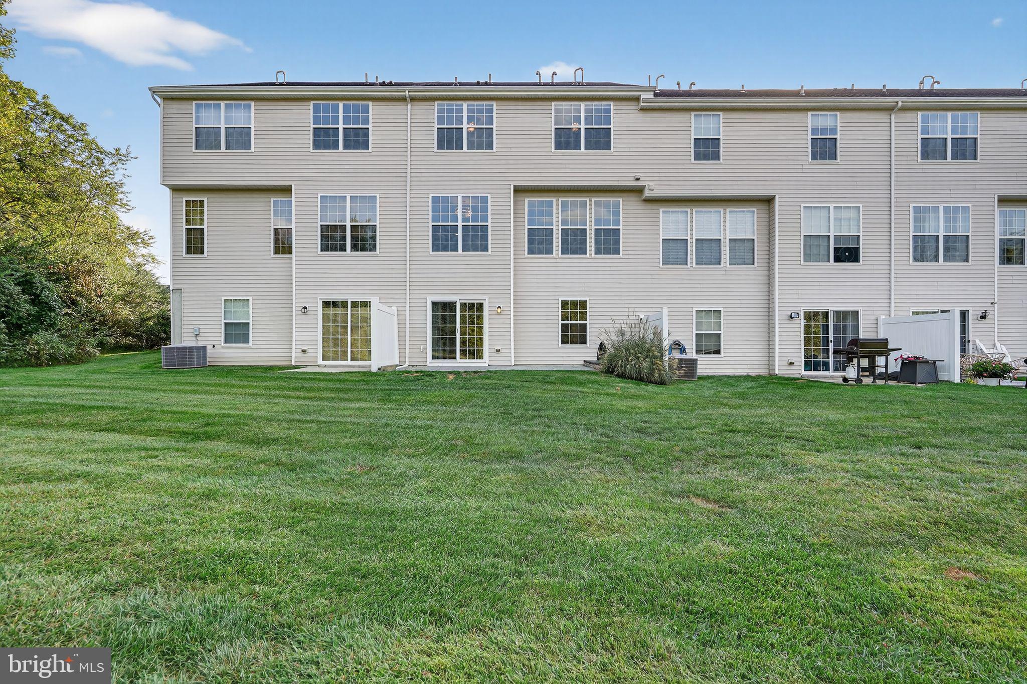 96 EAGLEVIEW TERRACE