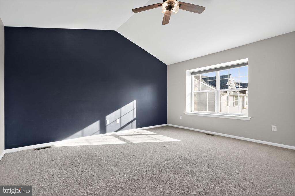 96 EAGLEVIEW TERRACE