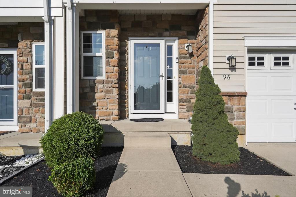 96 EAGLEVIEW TERRACE