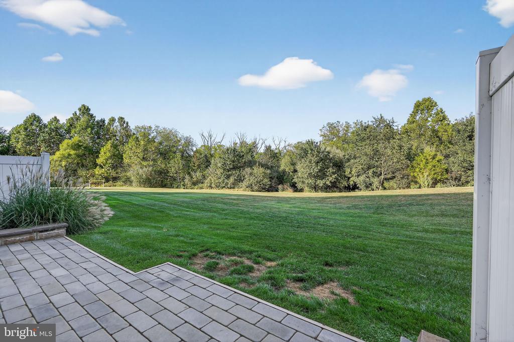 96 EAGLEVIEW TERRACE