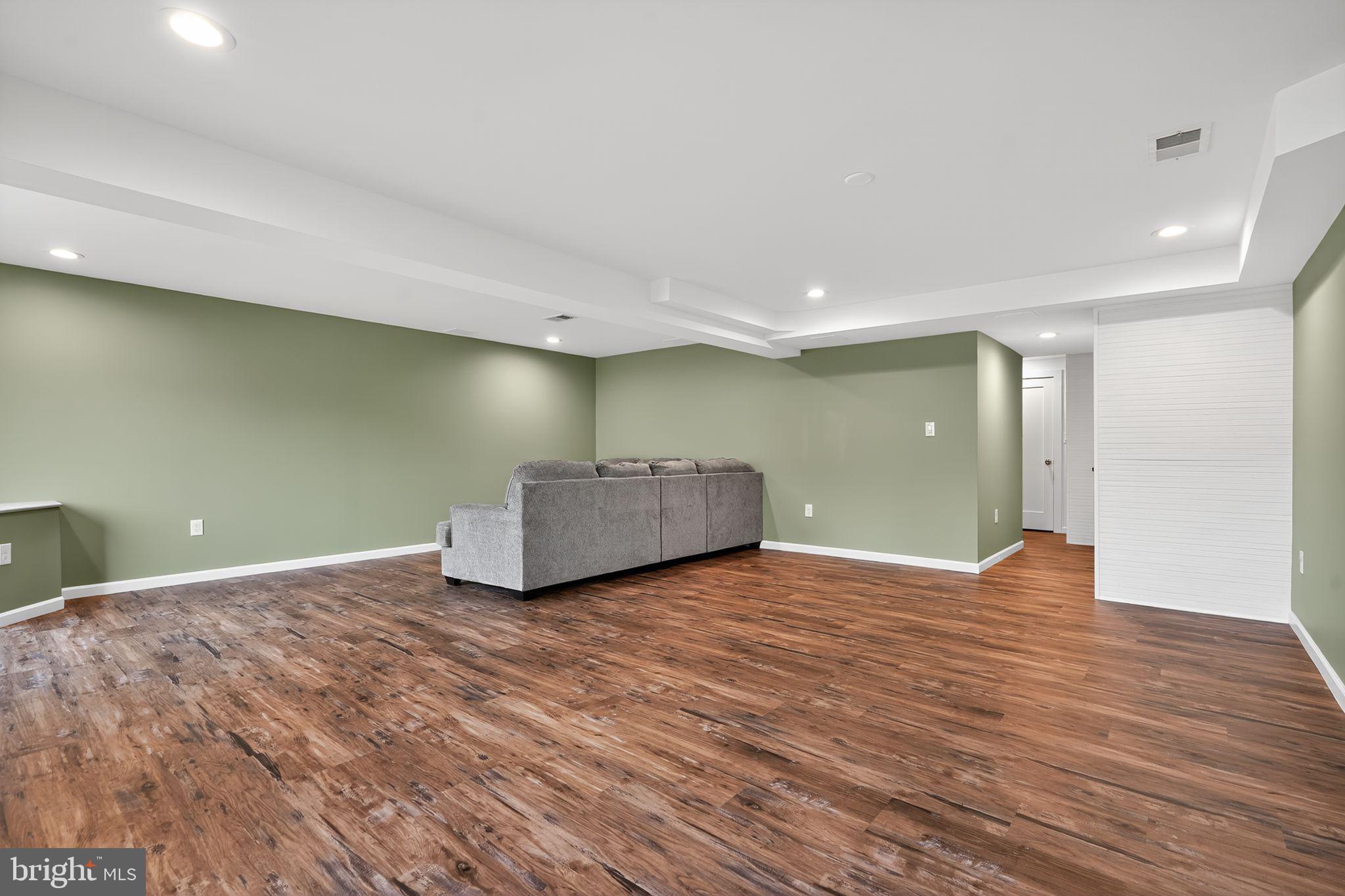 96 EAGLEVIEW TERRACE