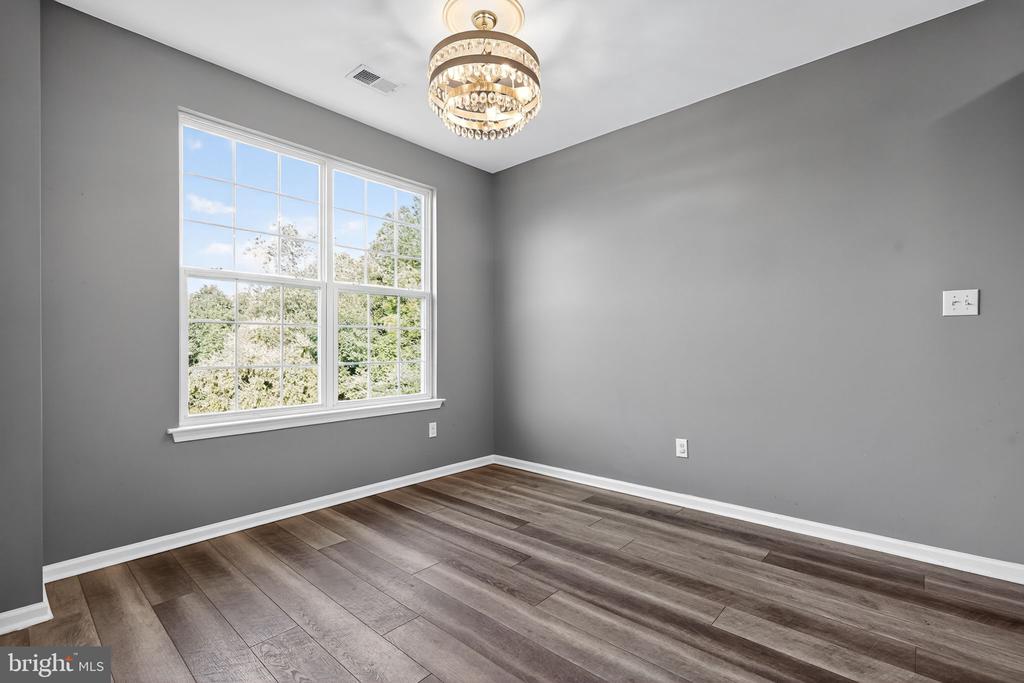 96 EAGLEVIEW TERRACE