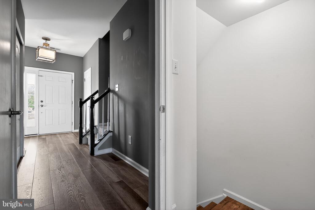 96 EAGLEVIEW TERRACE
