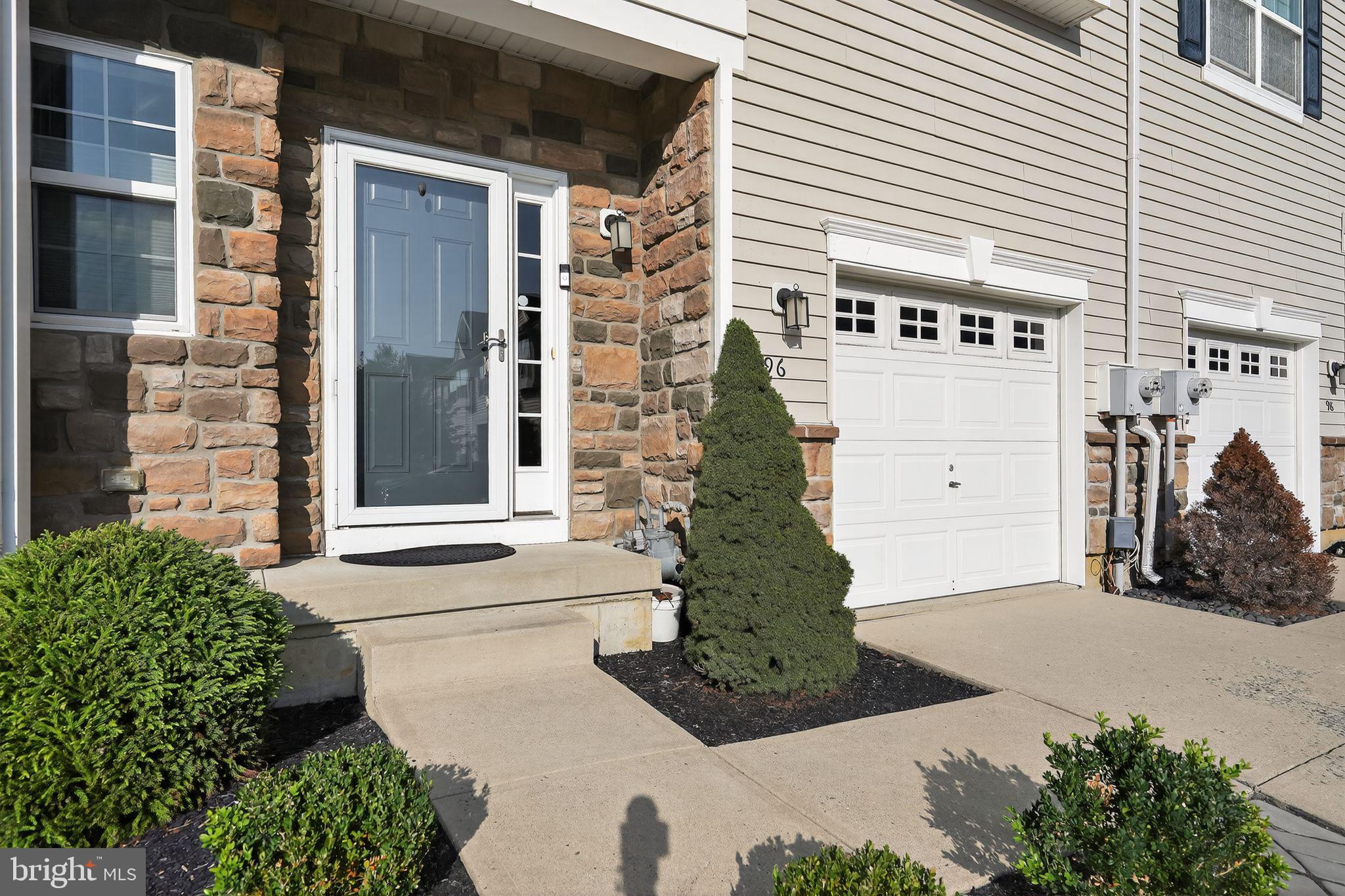 96 EAGLEVIEW TERRACE