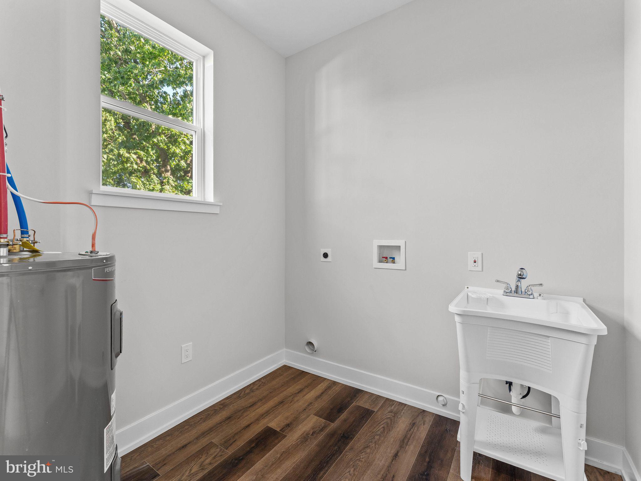 320 E CLAYTON AVENUE