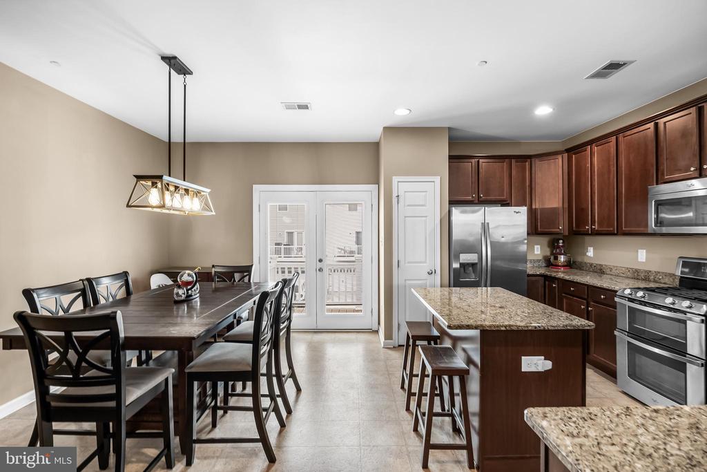 475 SALTER COURT
