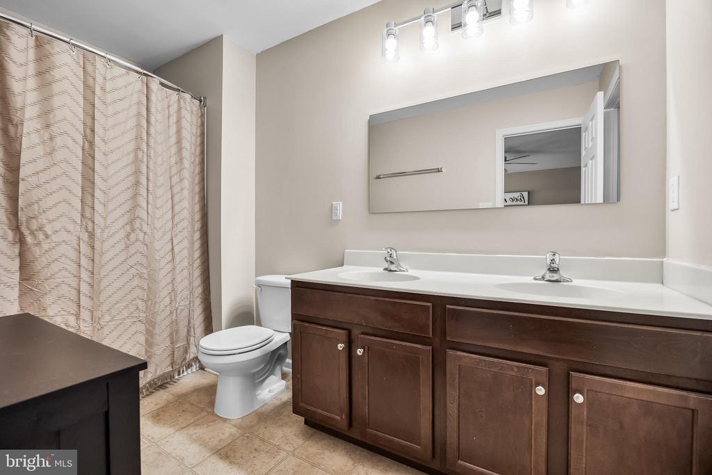 475 SALTER COURT