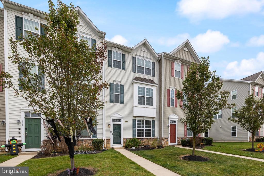 475 SALTER COURT