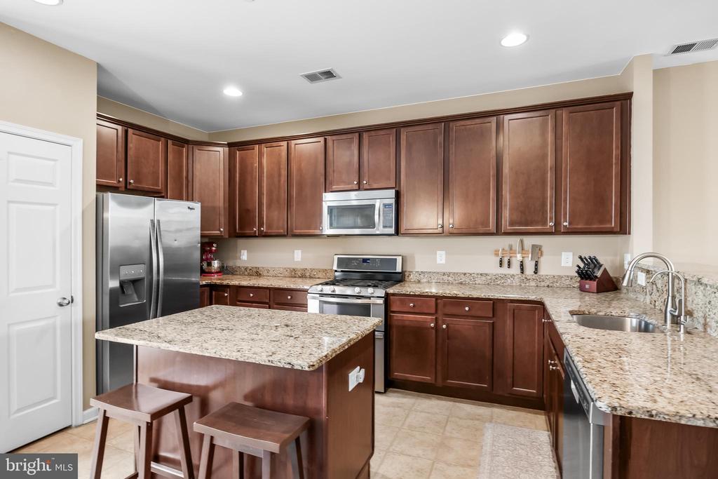 475 SALTER COURT