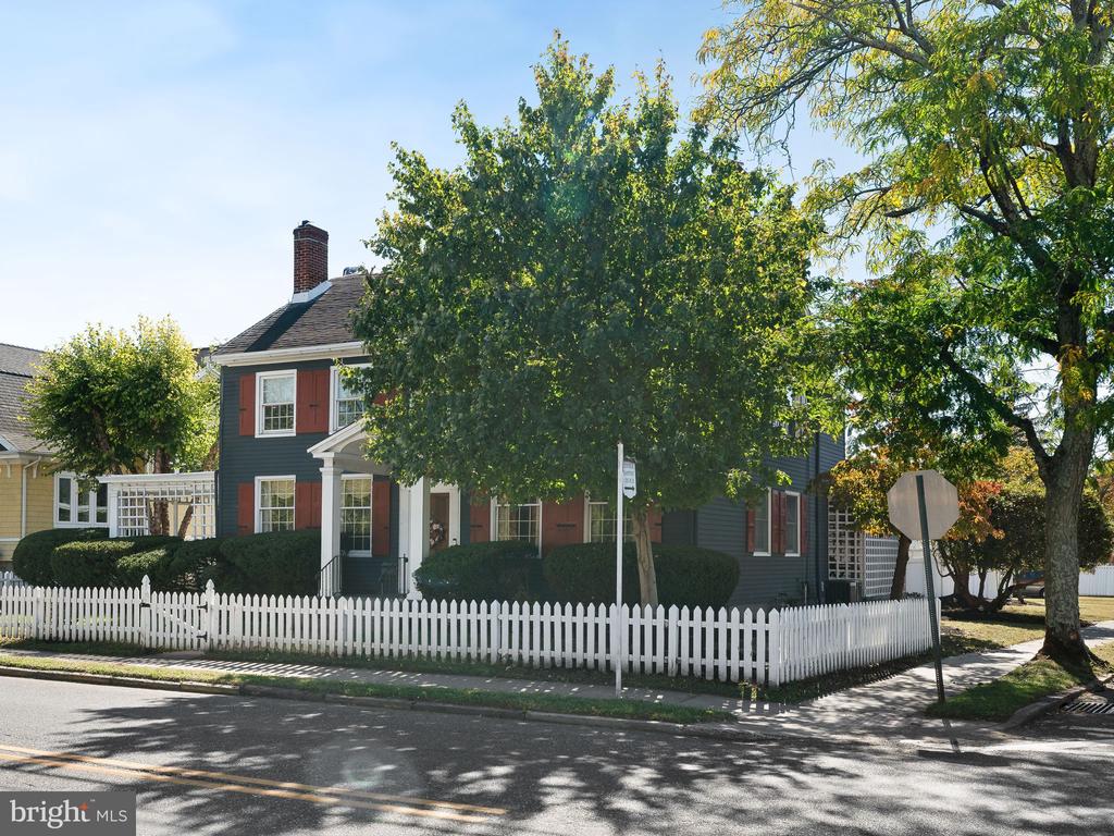 195 DELAWARE STREET