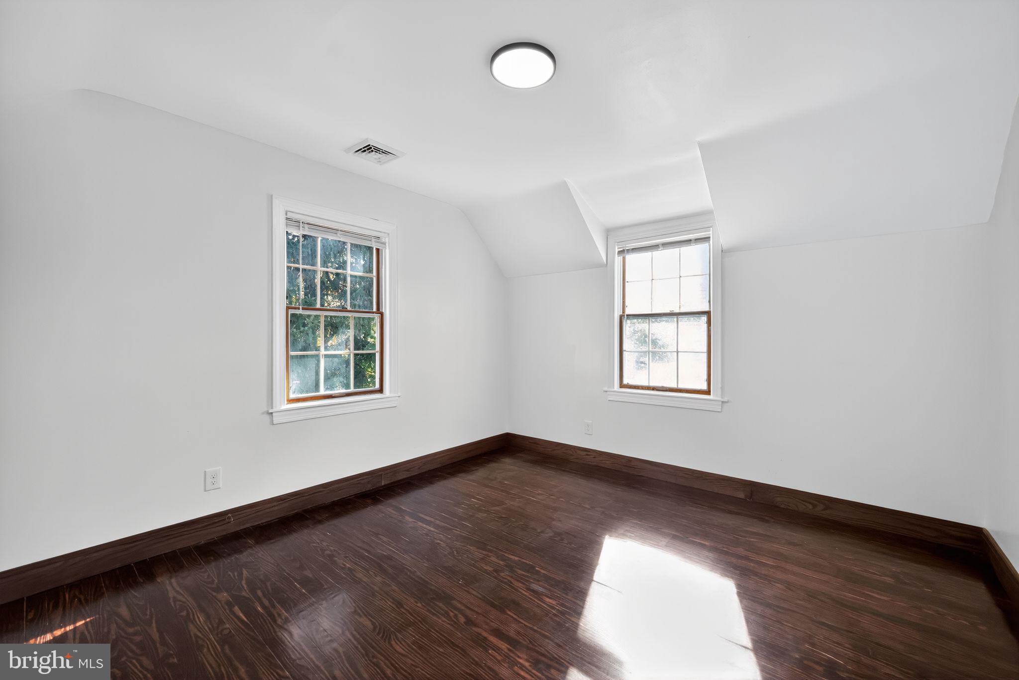 400 POPLAR AVENUE