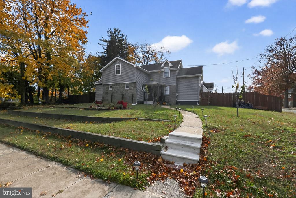 400 POPLAR AVENUE