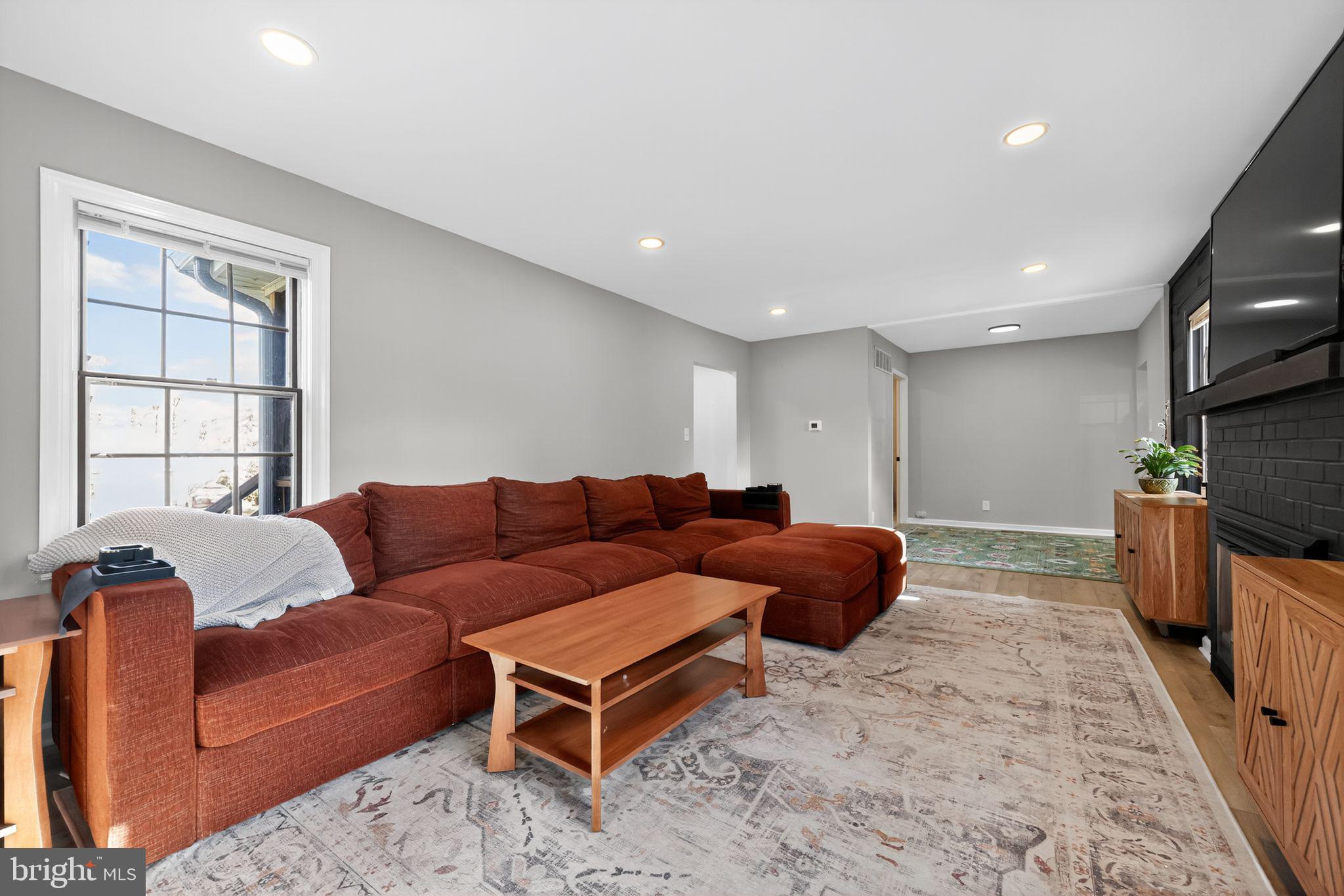 400 POPLAR AVENUE