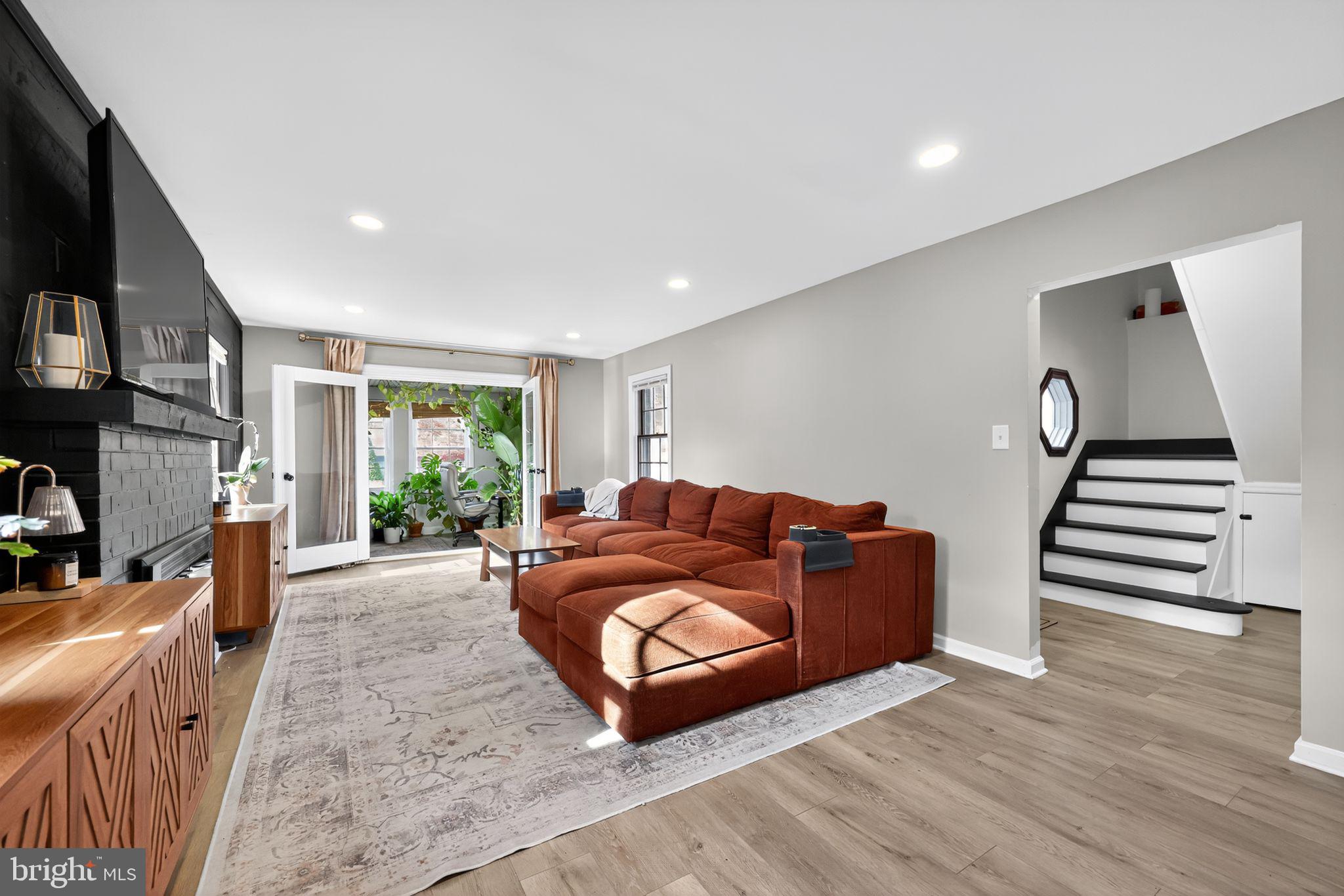 400 POPLAR AVENUE