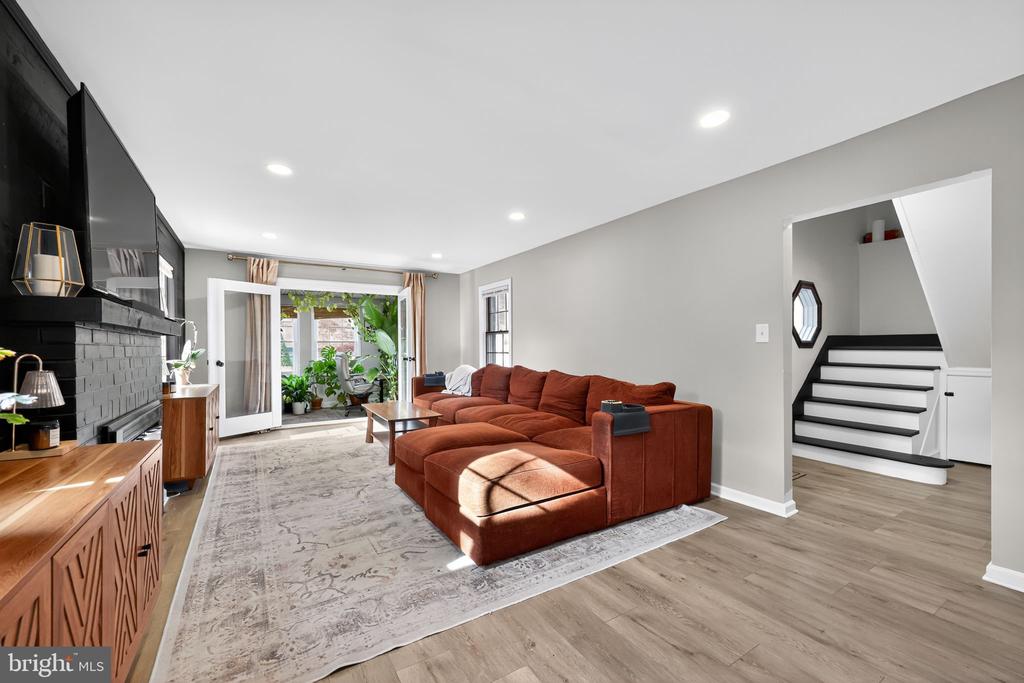 400 POPLAR AVENUE