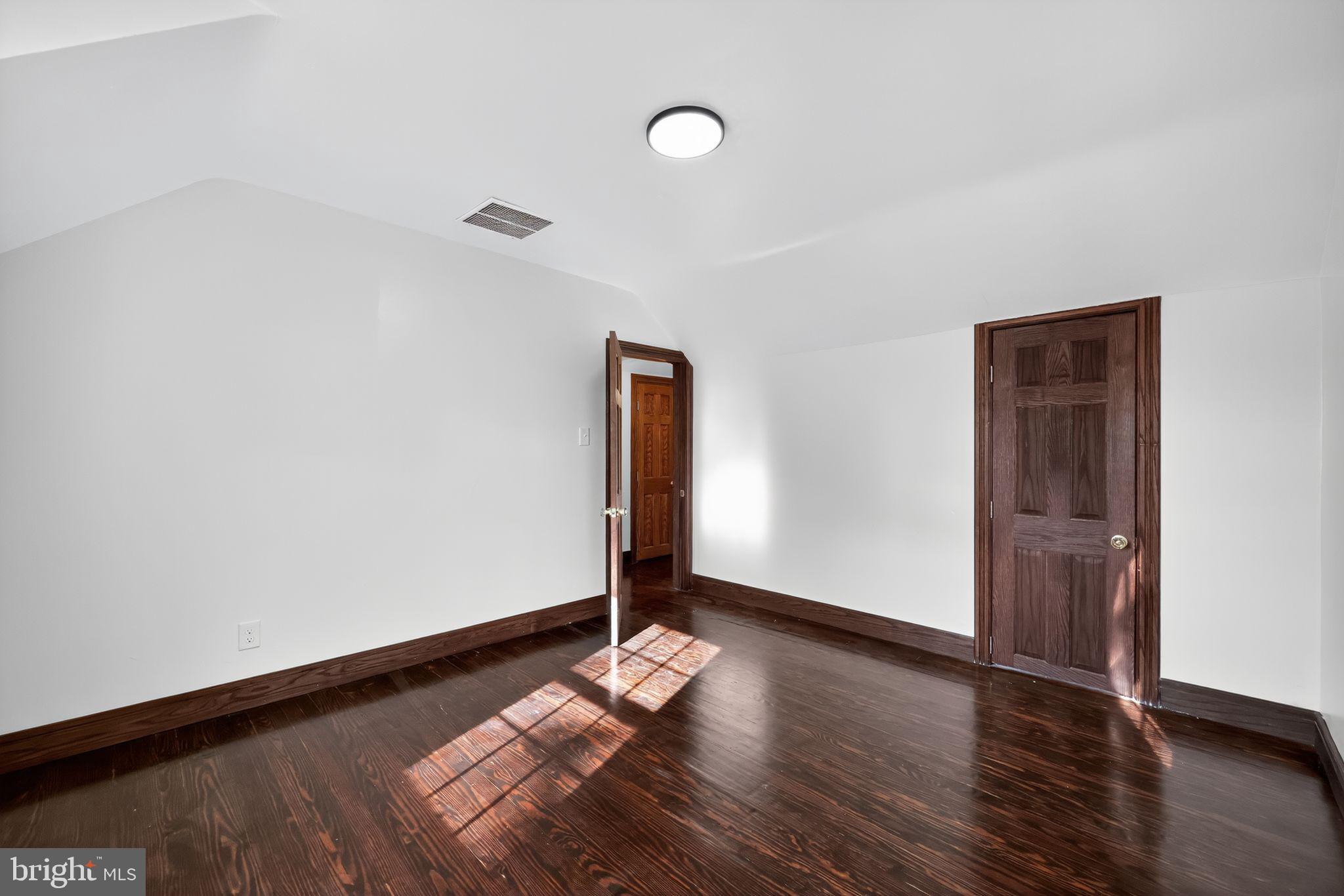 400 POPLAR AVENUE