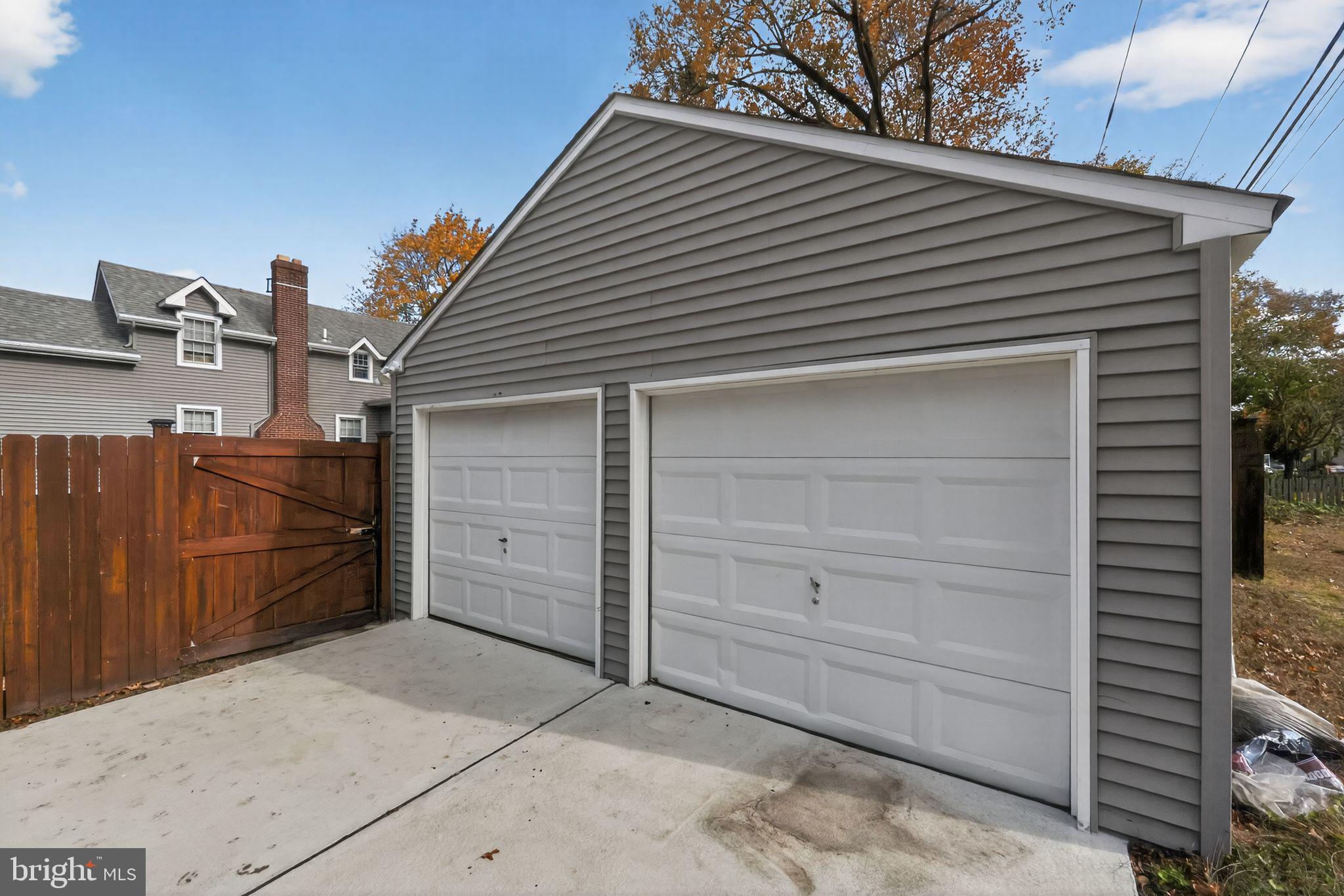 400 POPLAR AVENUE