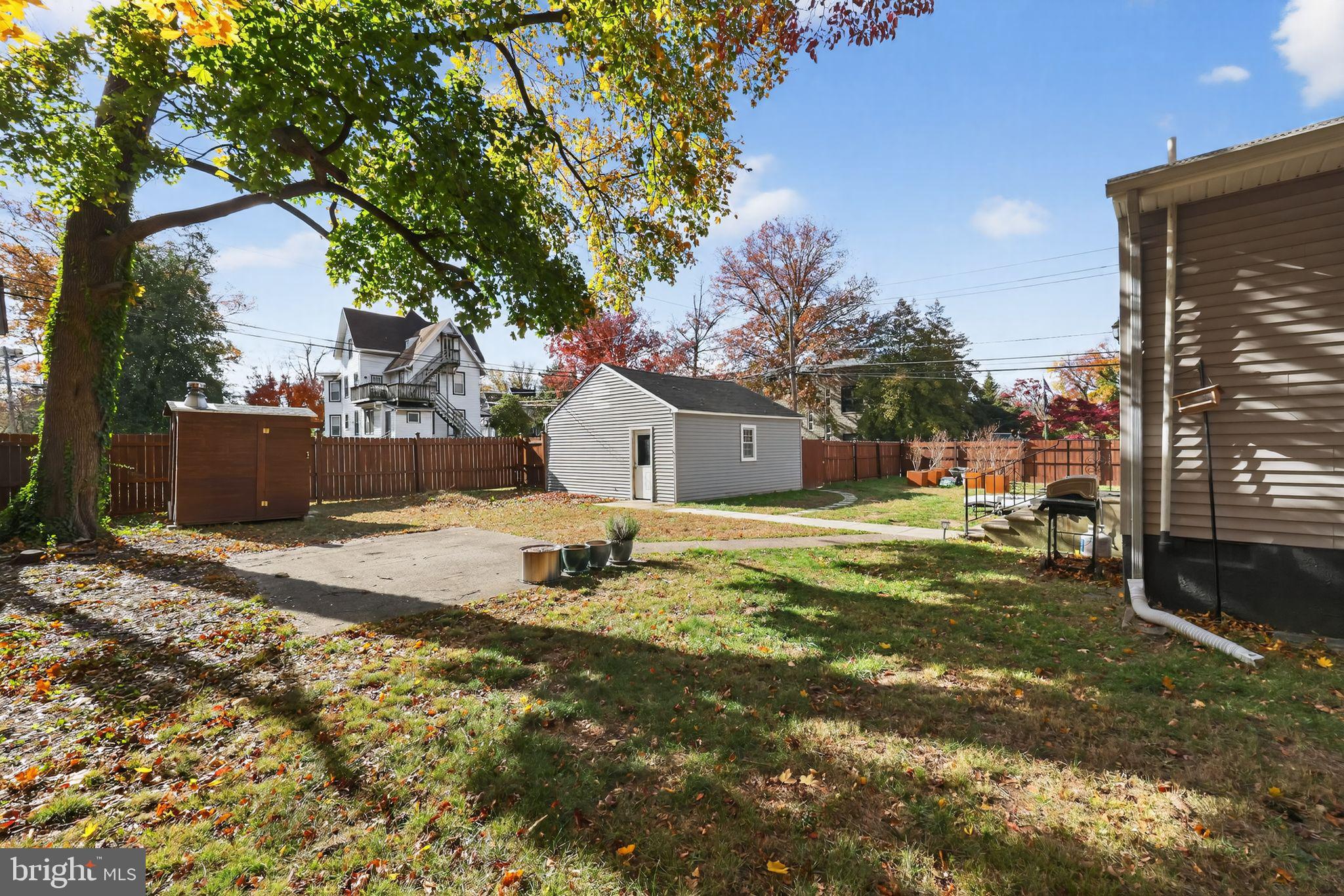 400 POPLAR AVENUE