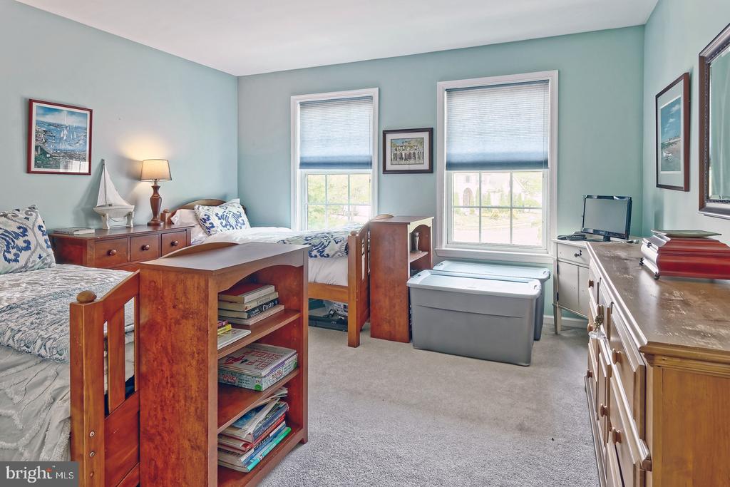 4 WOOD LAKE COURT