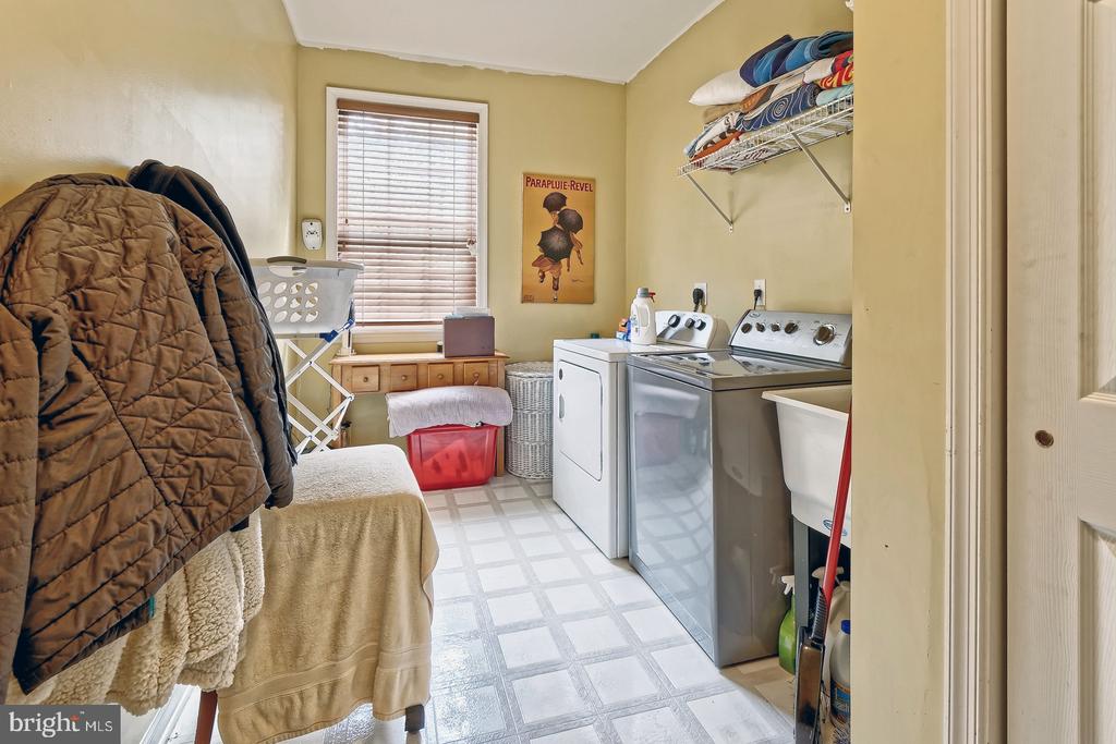 4 WOOD LAKE COURT