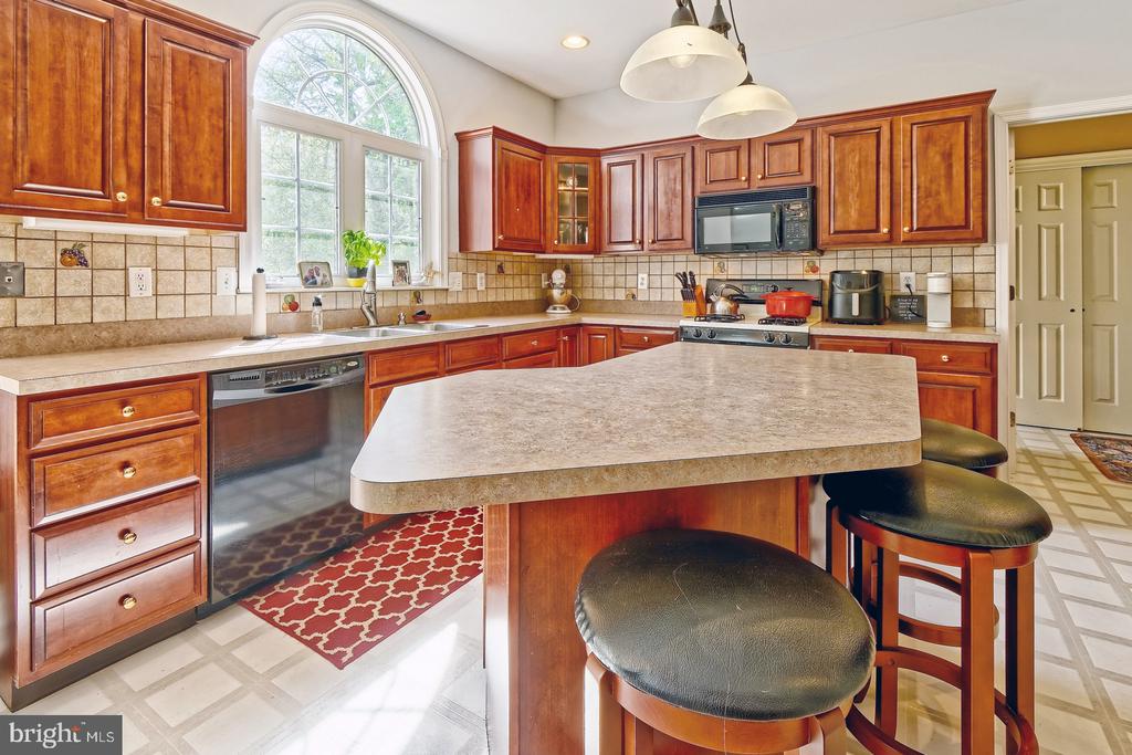 4 WOOD LAKE COURT