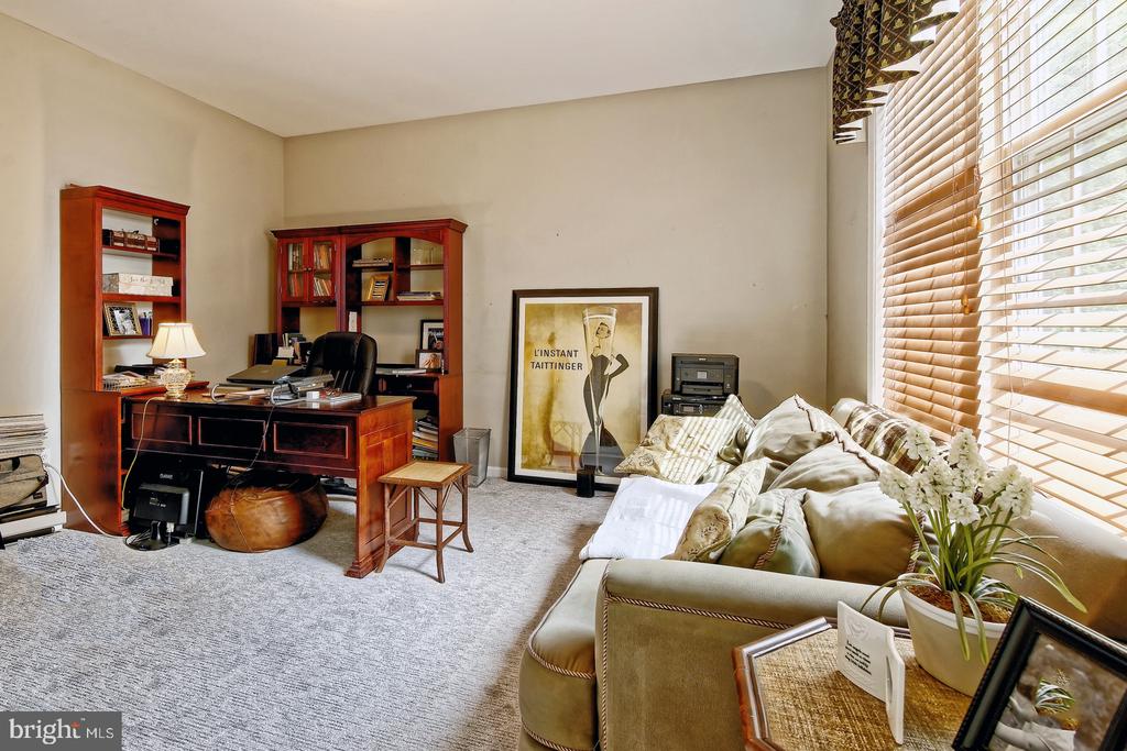 4 WOOD LAKE COURT