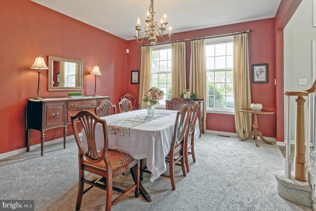 4 WOOD LAKE COURT