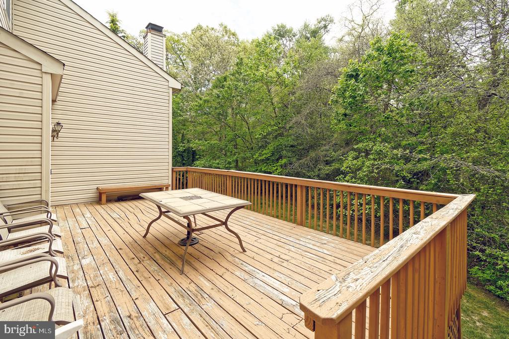 4 WOOD LAKE COURT
