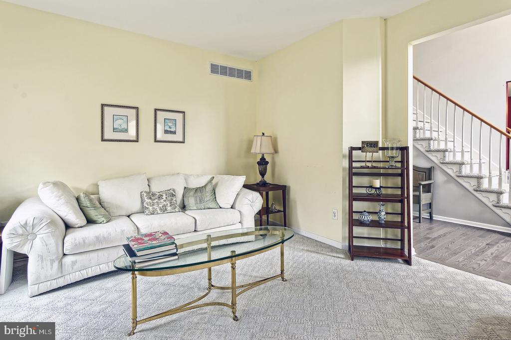 4 WOOD LAKE COURT