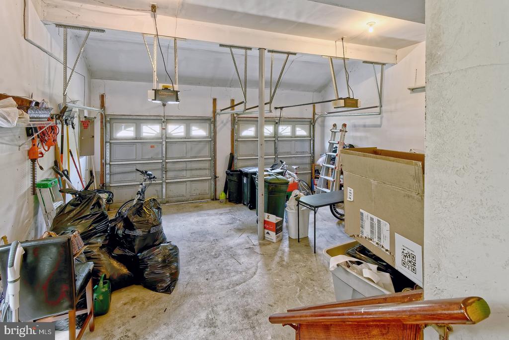 4 WOOD LAKE COURT