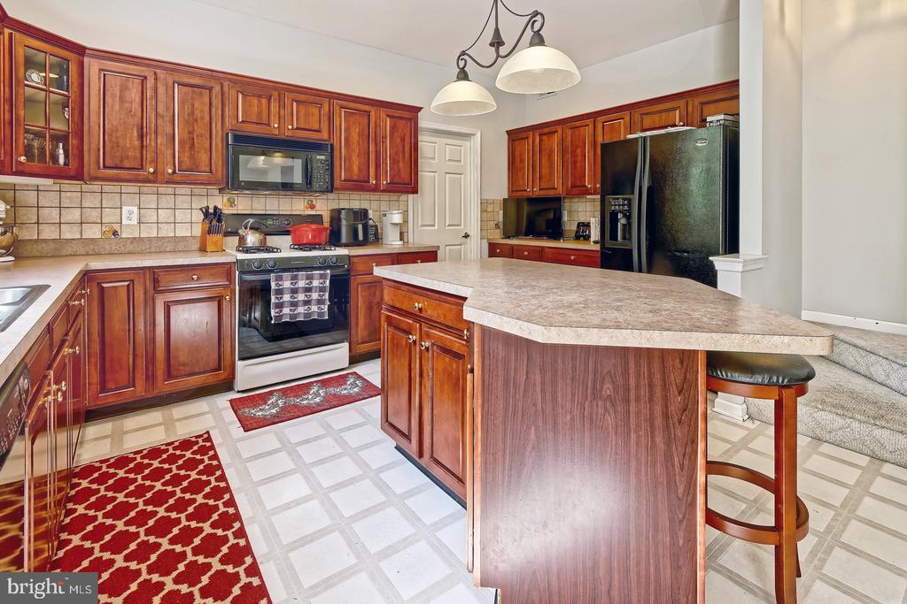 4 WOOD LAKE COURT