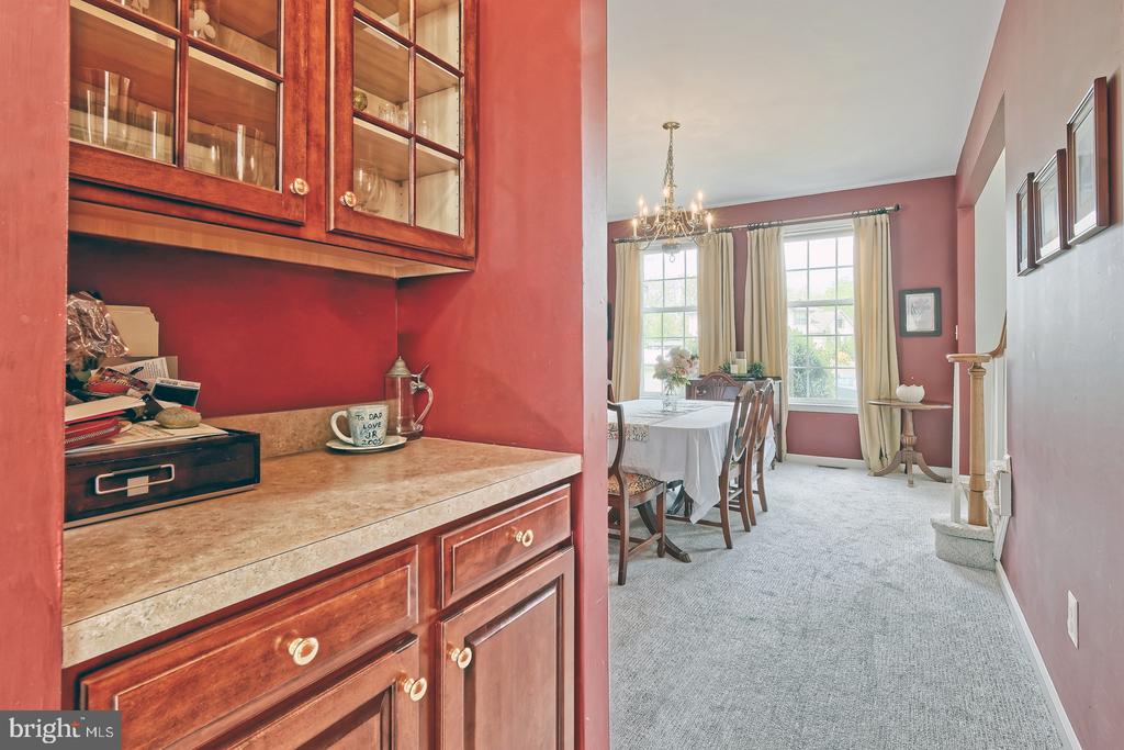4 WOOD LAKE COURT