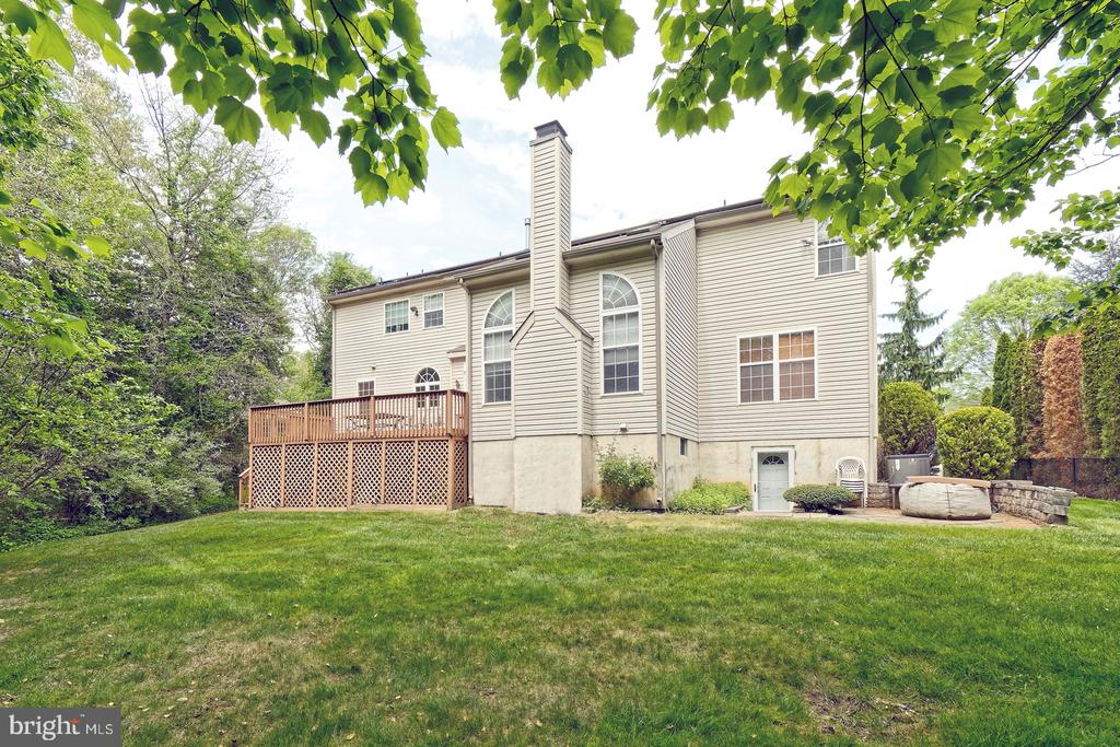 4 WOOD LAKE COURT