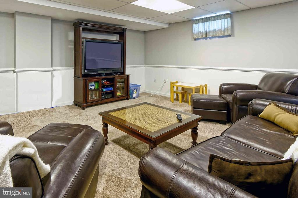 4 WOOD LAKE COURT