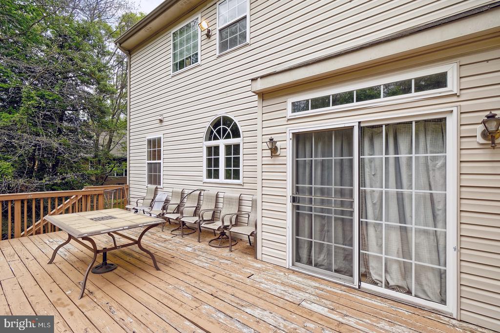 4 WOOD LAKE COURT