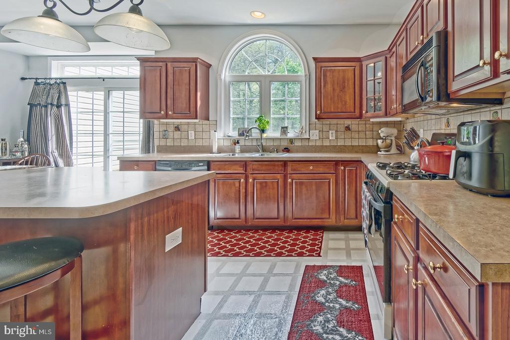4 WOOD LAKE COURT