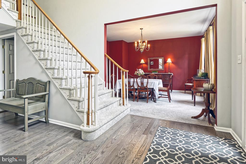 4 WOOD LAKE COURT