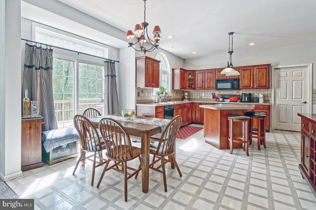 4 WOOD LAKE COURT