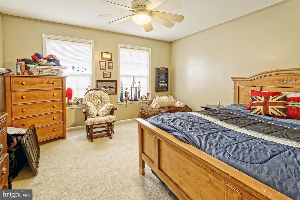 4 WOOD LAKE COURT