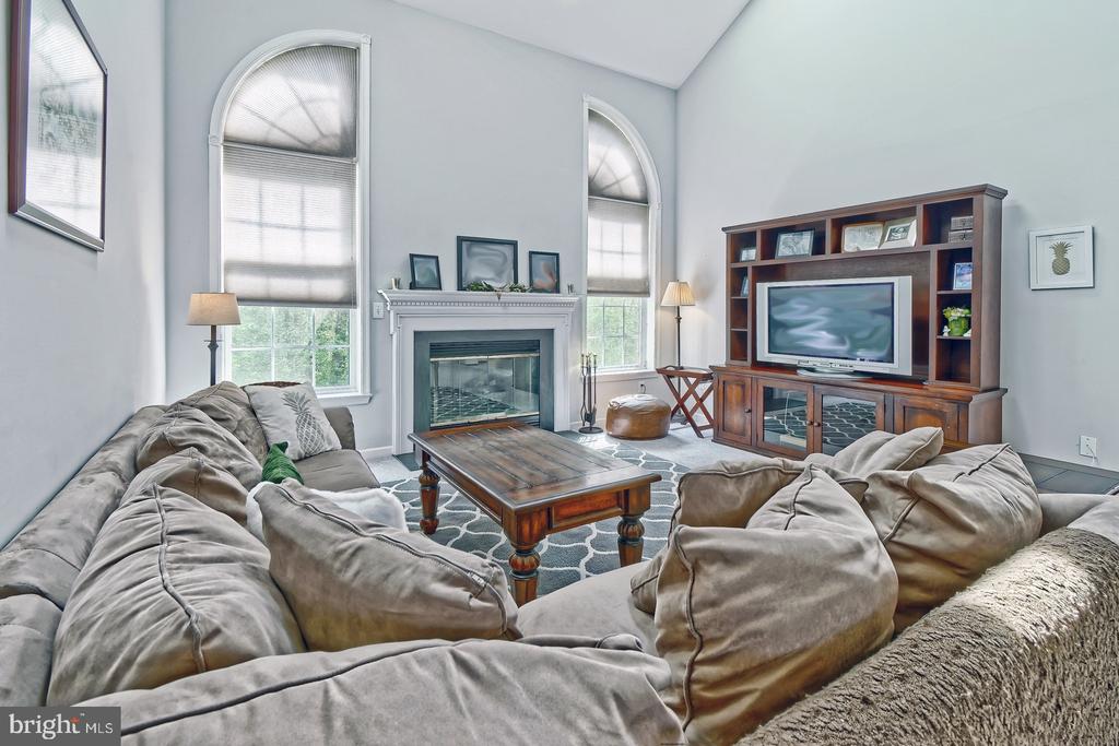 4 WOOD LAKE COURT