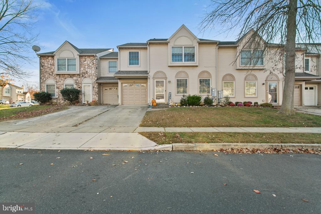 112 CARRIAGE LANE