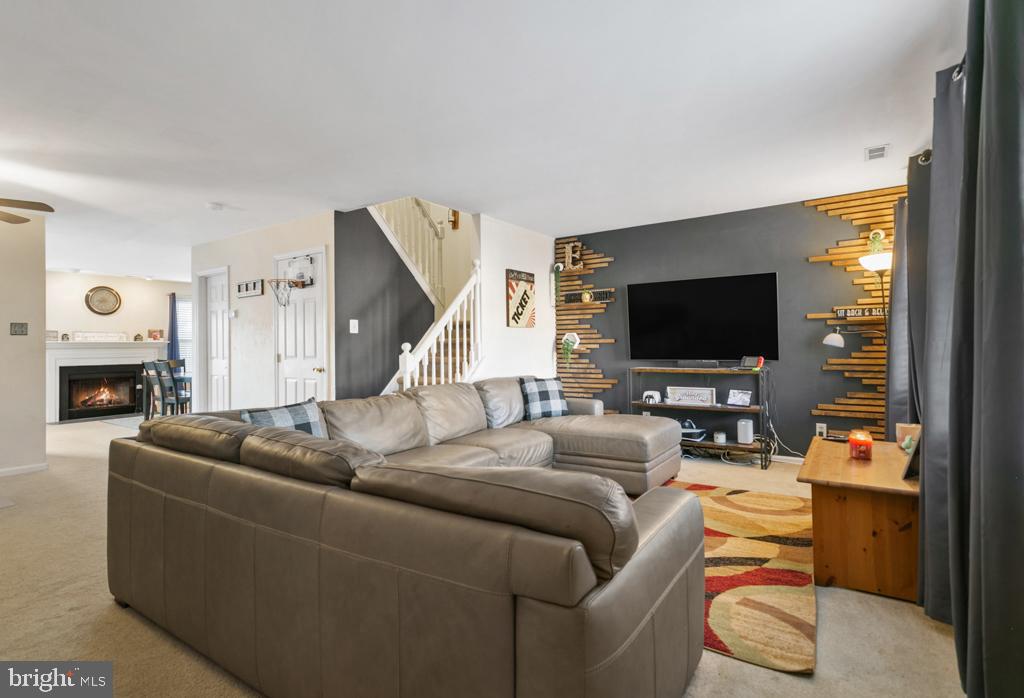 112 CARRIAGE LANE