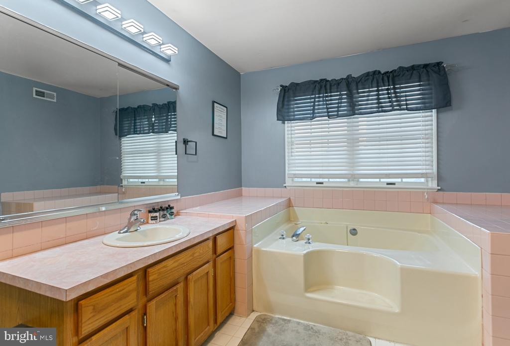 112 CARRIAGE LANE