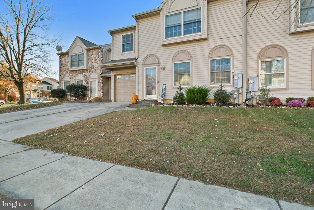 112 CARRIAGE LANE