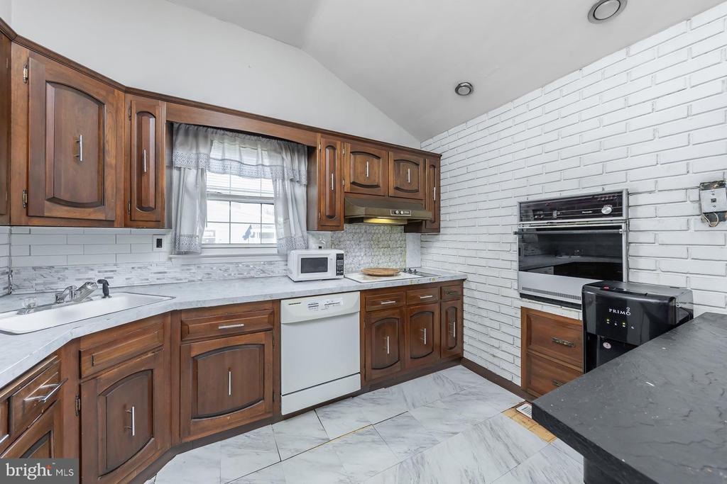 28 ASH AVENUE